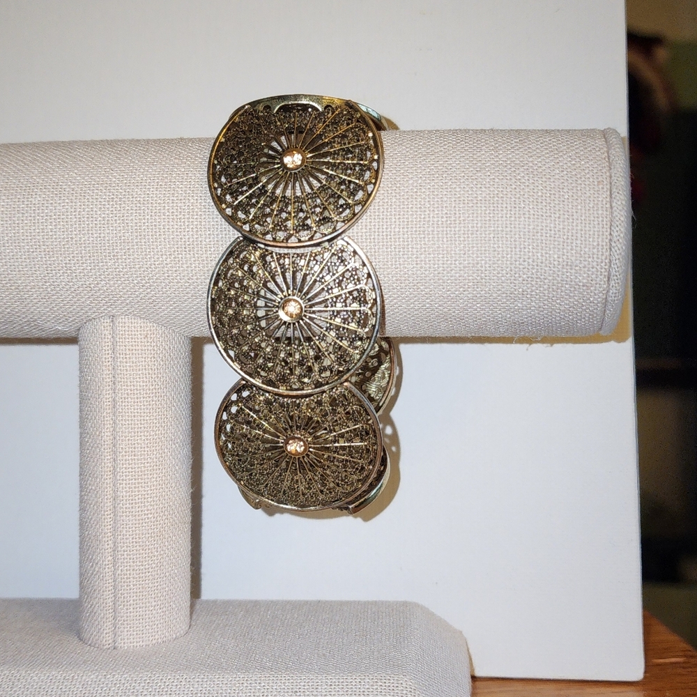 FILIGREE EUC GOLD TONE DISK STRETCH BRACELET